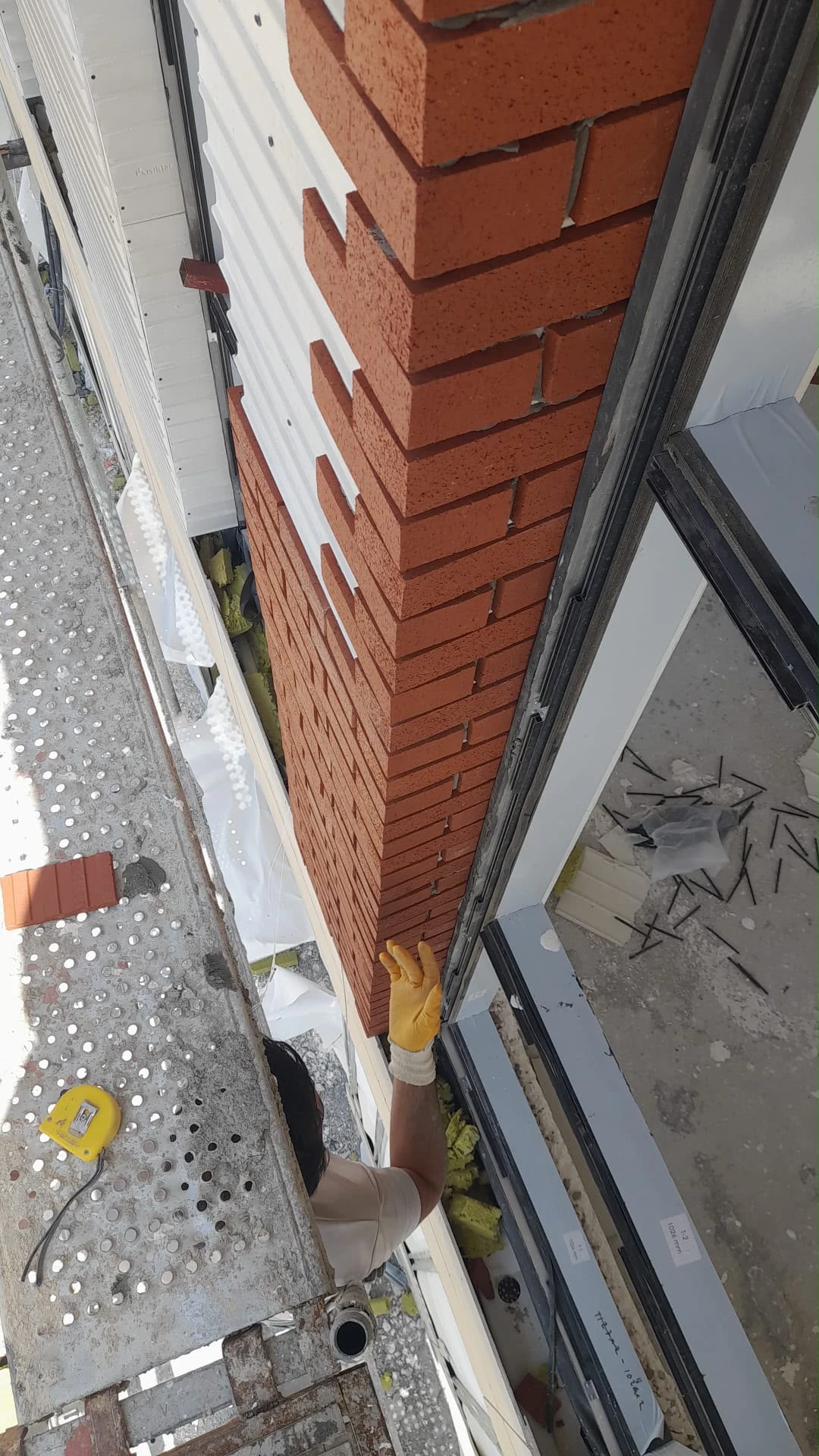 Cephe uygulaması sırasında usta işçiliği